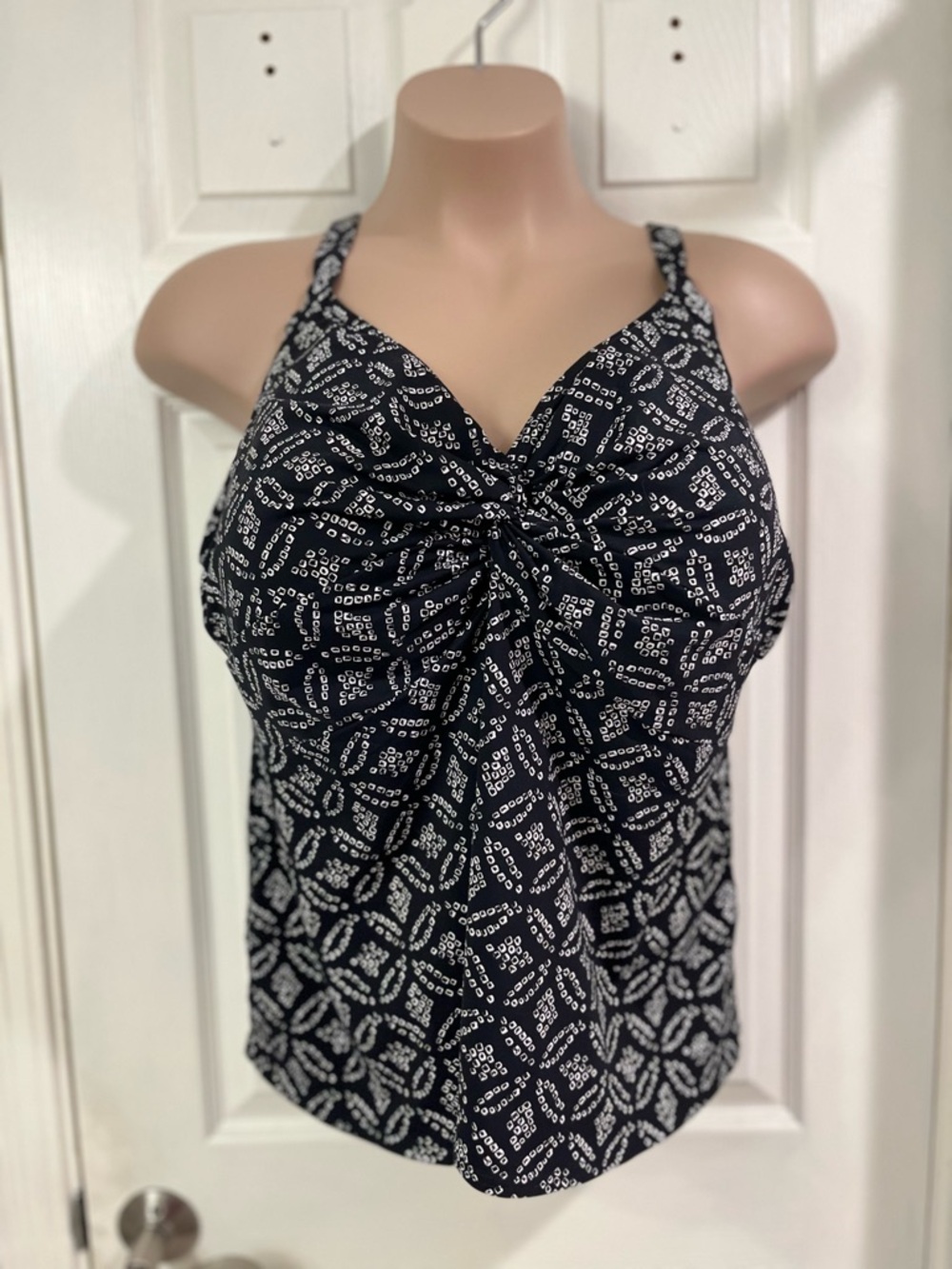 Lands' End Women’s Swimsuit Black & White Printed Twist-Front Tankini Top 24W